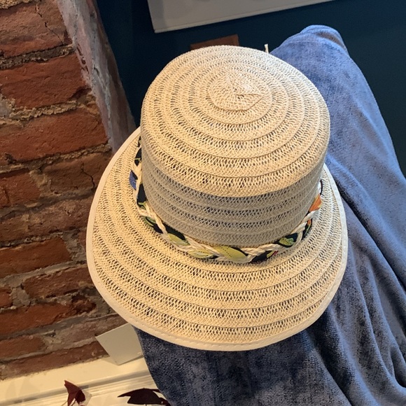 Sun hat purchased in Sicily new . - Picture 2 of 4
